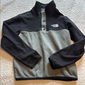 Boys The North Face Black and Gray Fleece Pullover size small (7/8)